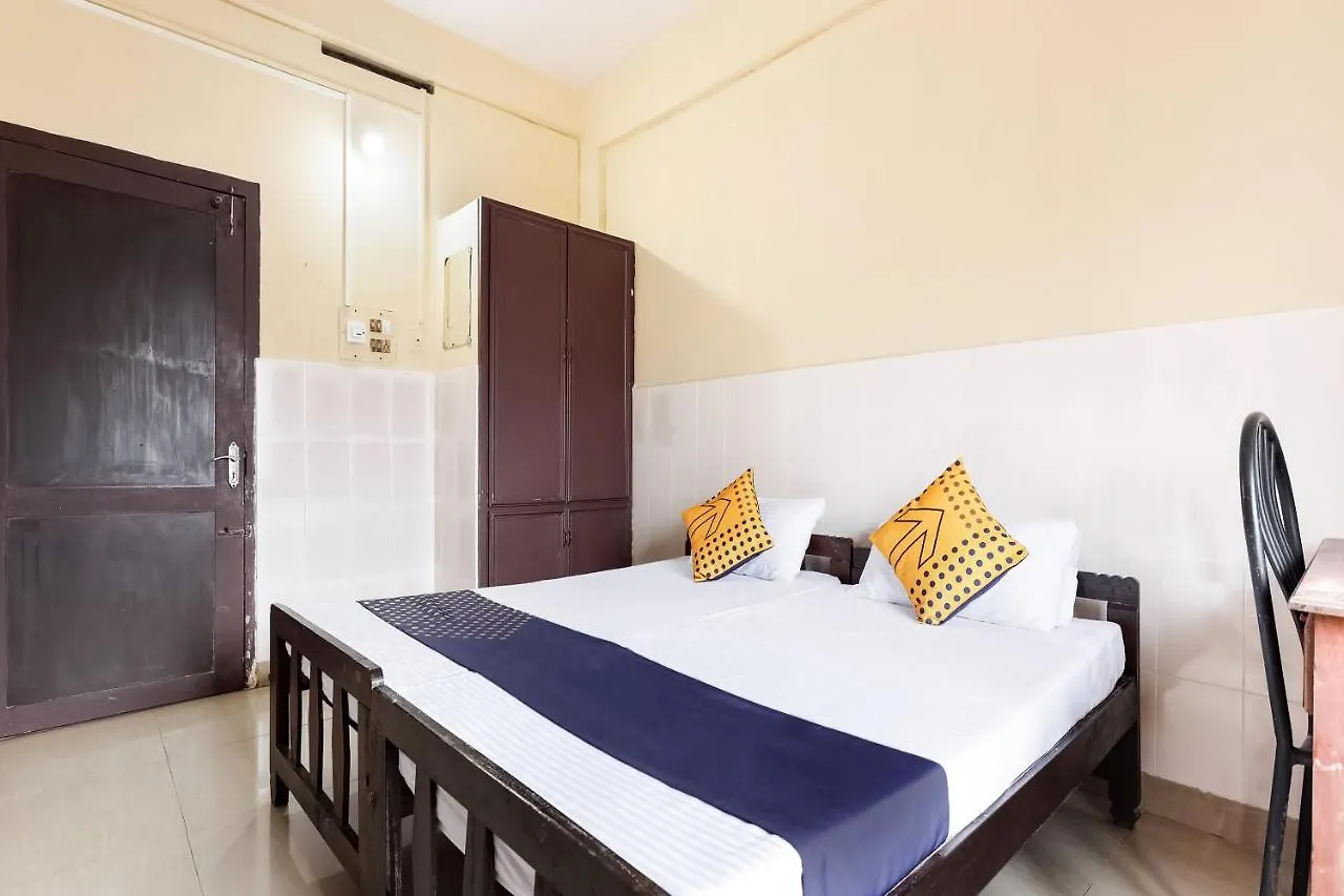 Spot On 60665 Royal Tourist Home Valāncheri India