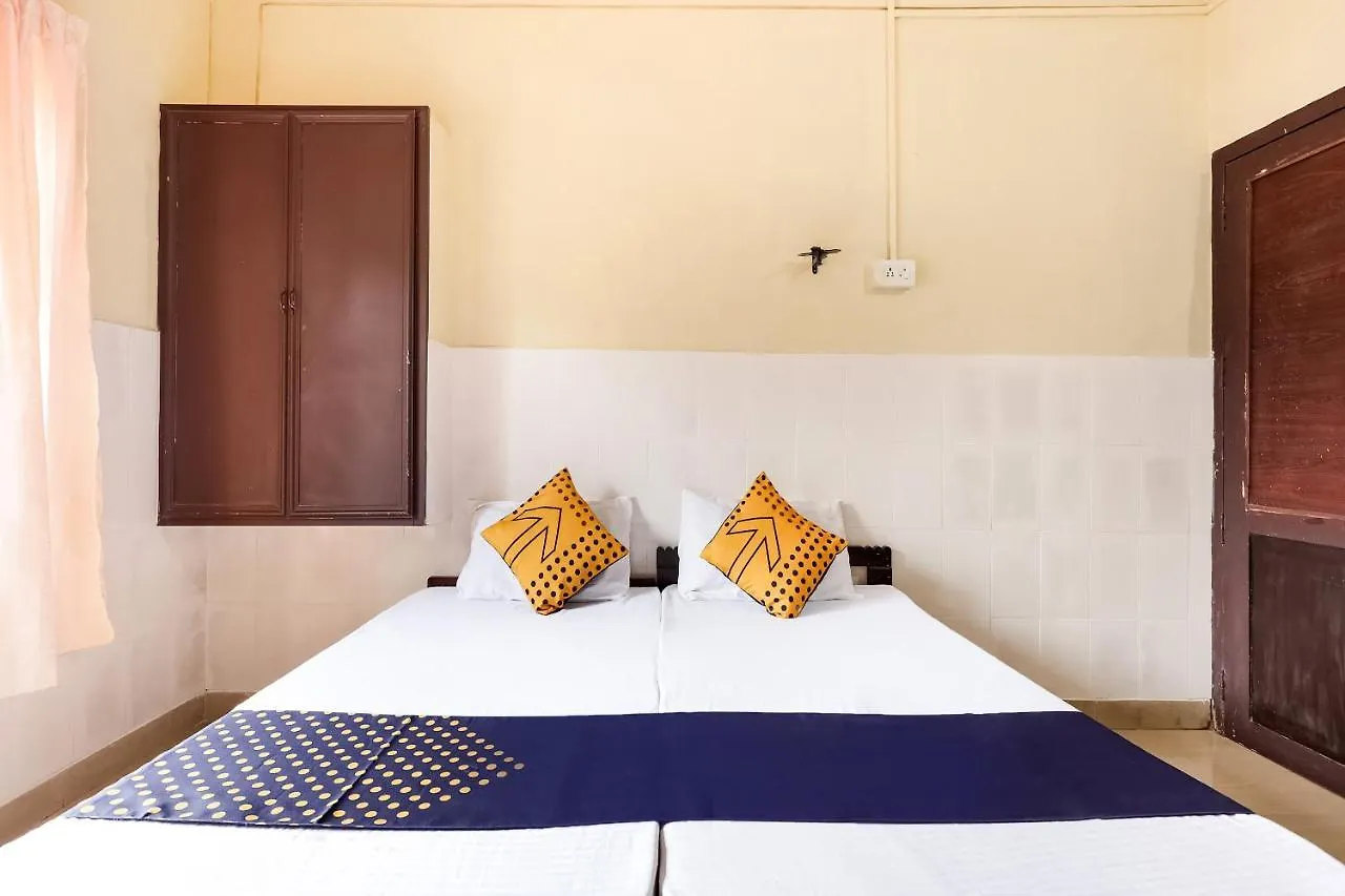 ** Szálloda Spot On 60665 Royal Tourist Home Valāncheri India